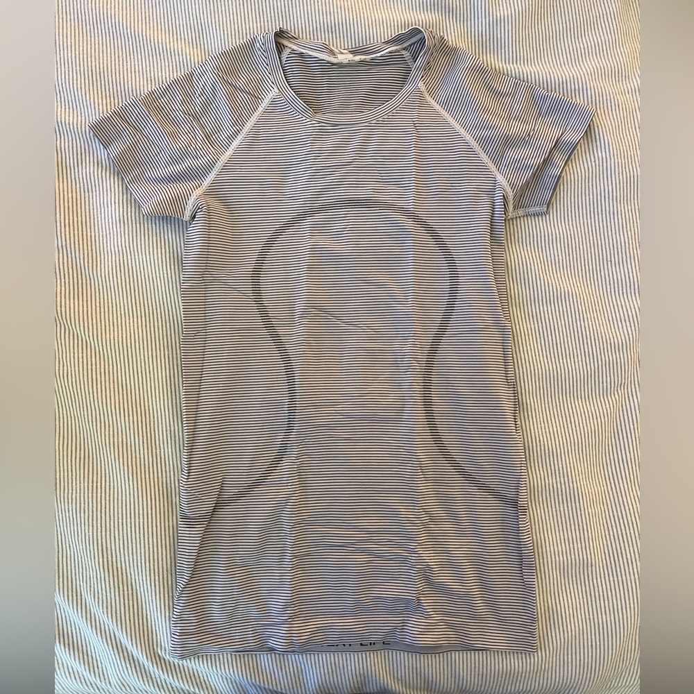 Lululemon Swiftly Tech Short Sleeve Shirt Hip Length Size 6